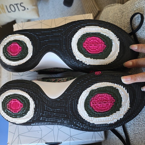 Nike Adds Floral Patterns To The Kyrie Low 1 Size 10.5 - Picture 8 of 9